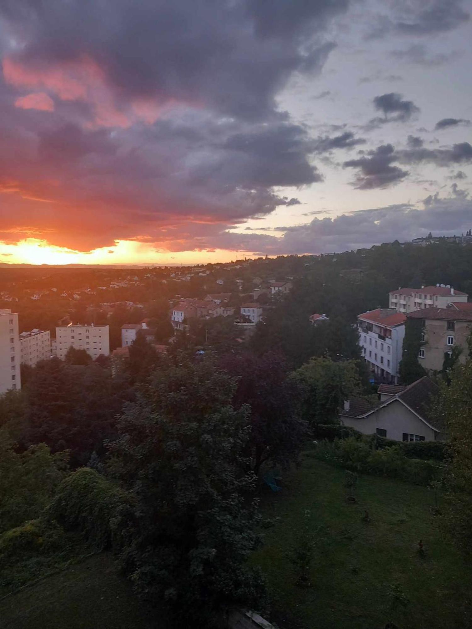 L'Appart De Babou Rez De Chaussee Parking Free Draps Wifi Тьєр Екстер'єр фото