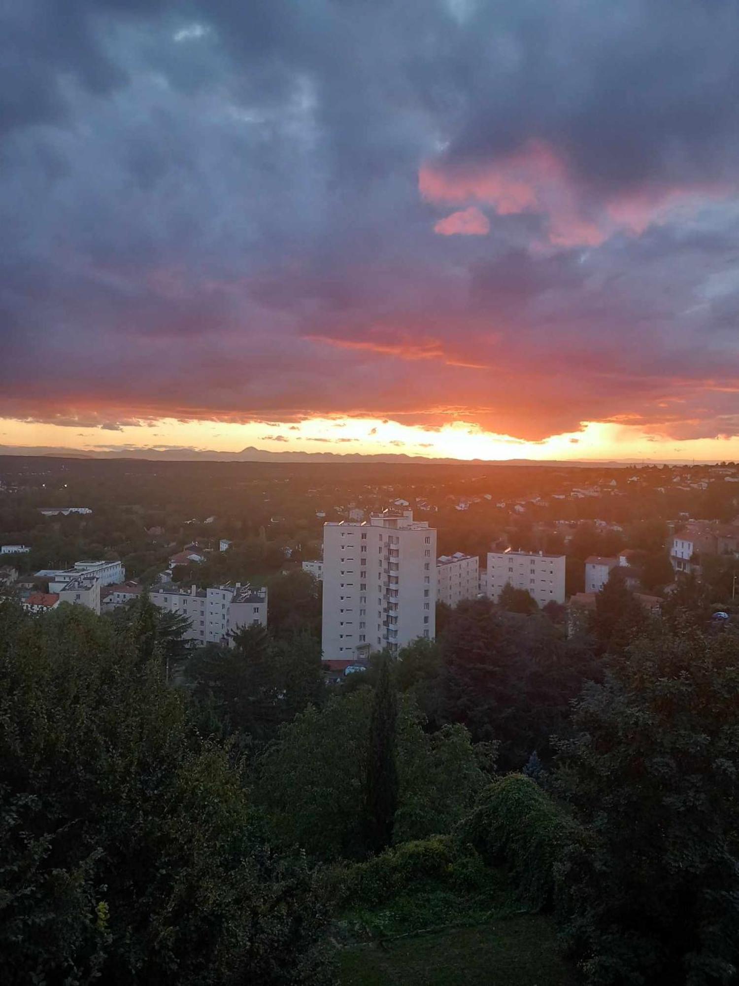 L'Appart De Babou Rez De Chaussee Parking Free Draps Wifi Тьєр Екстер'єр фото